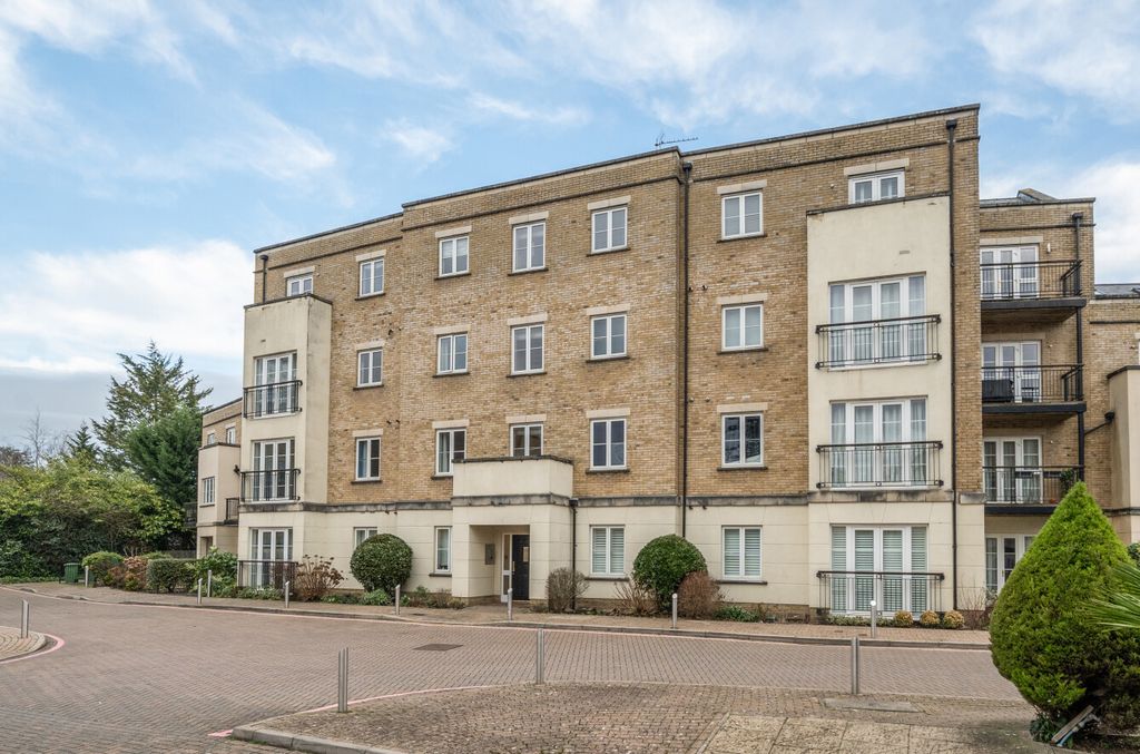 Property photo 1 of 18 1403248-24-696Fa4...