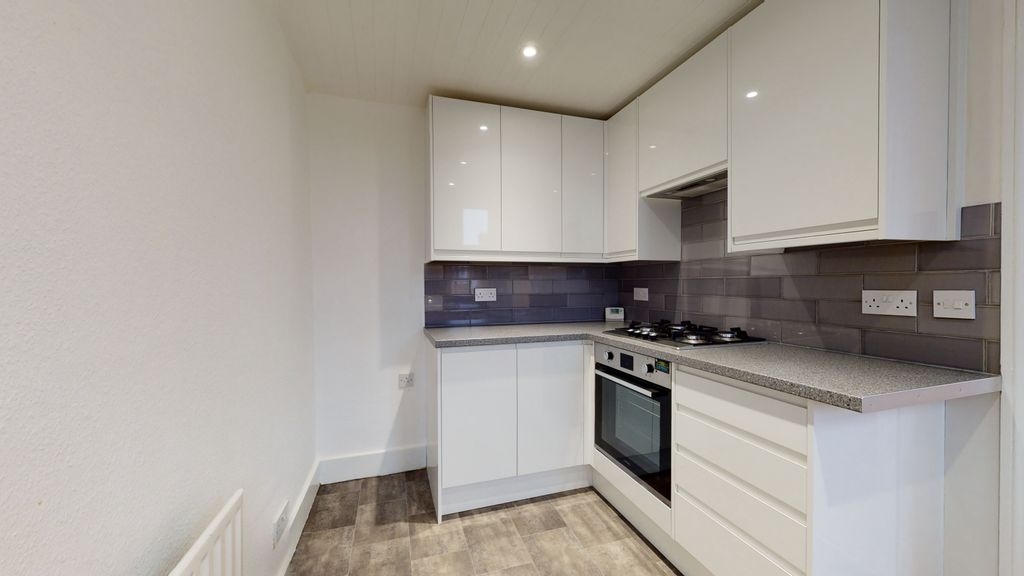 Property photo 1 of 12 Kitchen 2