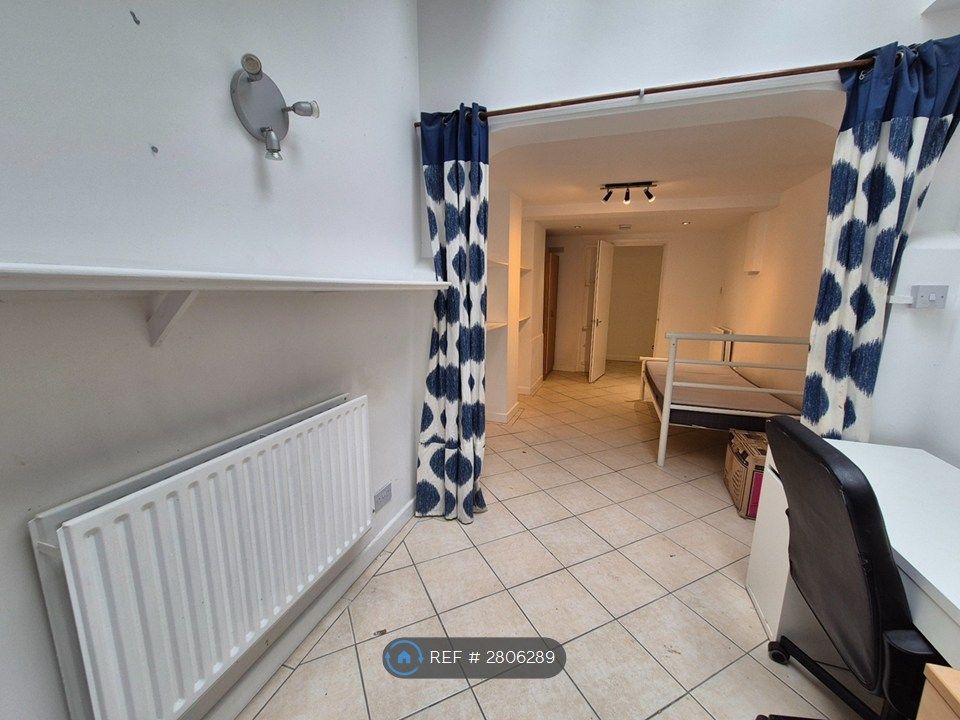 Property photo 2 of 27