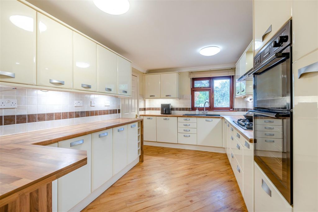 Property photo 2 of 27 8706820-Interior16.Jpg