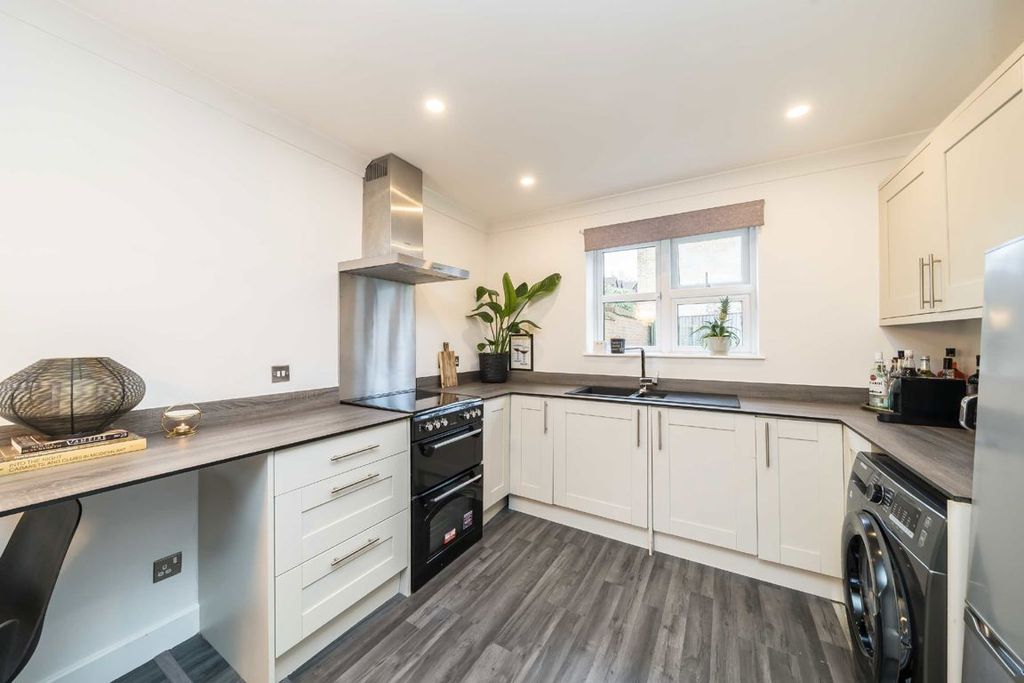 Property photo 3 of 5