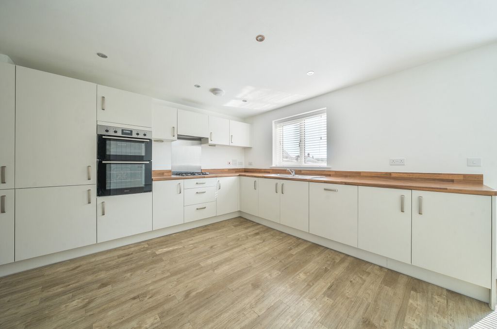 Property photo 3 of 16 1337092-18-689B0B...