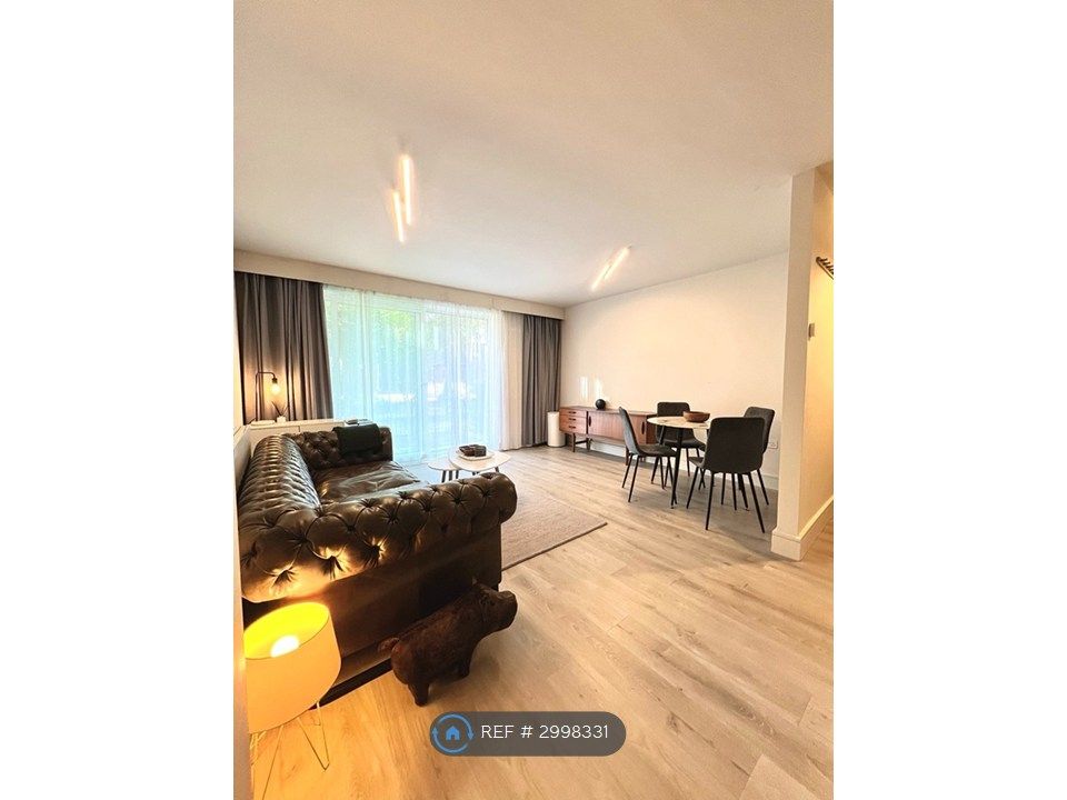 Property photo 2 of 16 Lounge