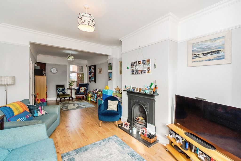 Property photo 3 of 17 Pbox-Img.Jpg