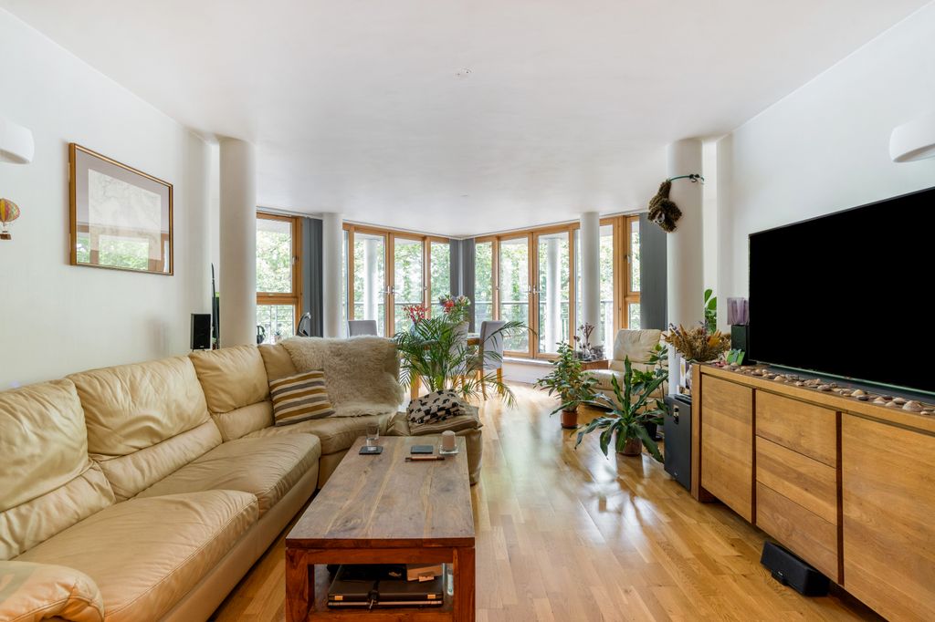 Property photo 1 of 16 Living Room
