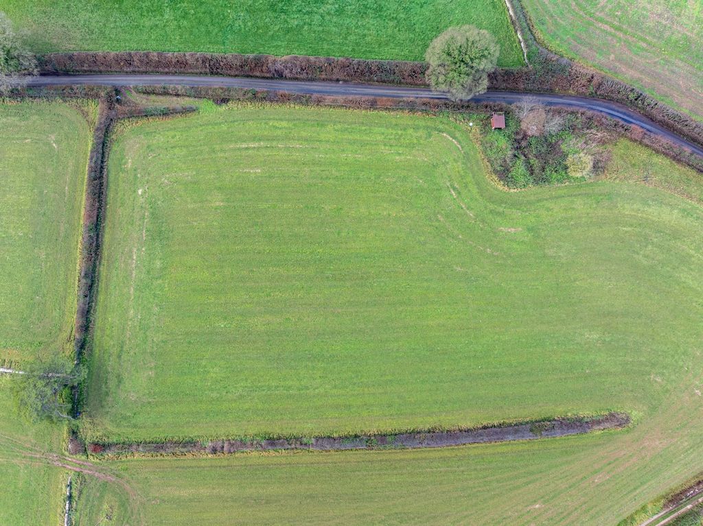 Property photo 3 of 6 Photo 7