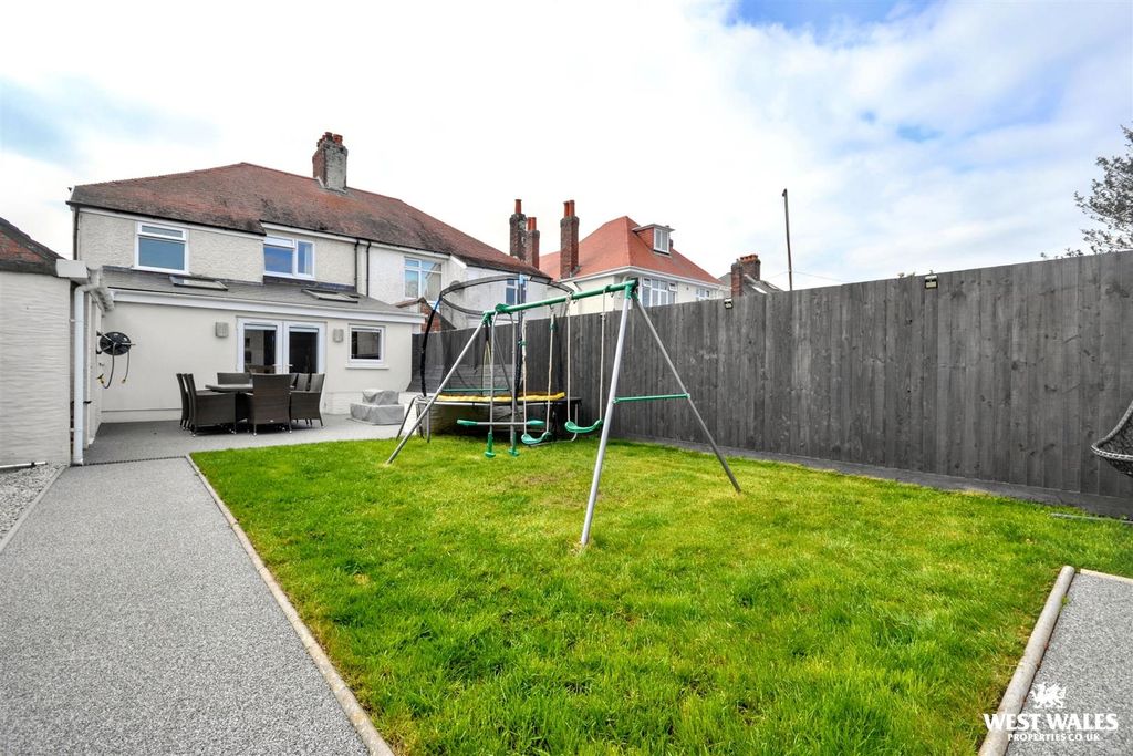 Property photo 2 of 28 Rear Garden