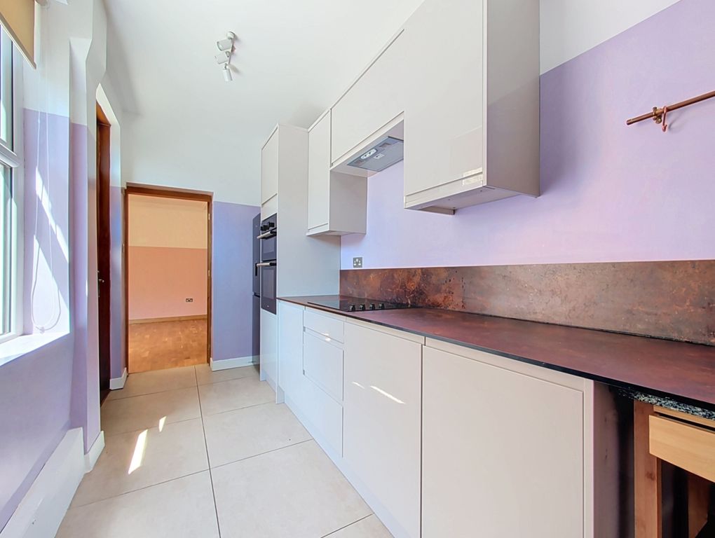Property photo 3 of 12 Kitchen.