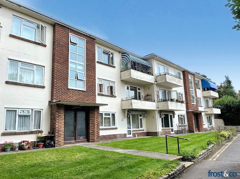 Property photo 1 of 11 Stretton Court