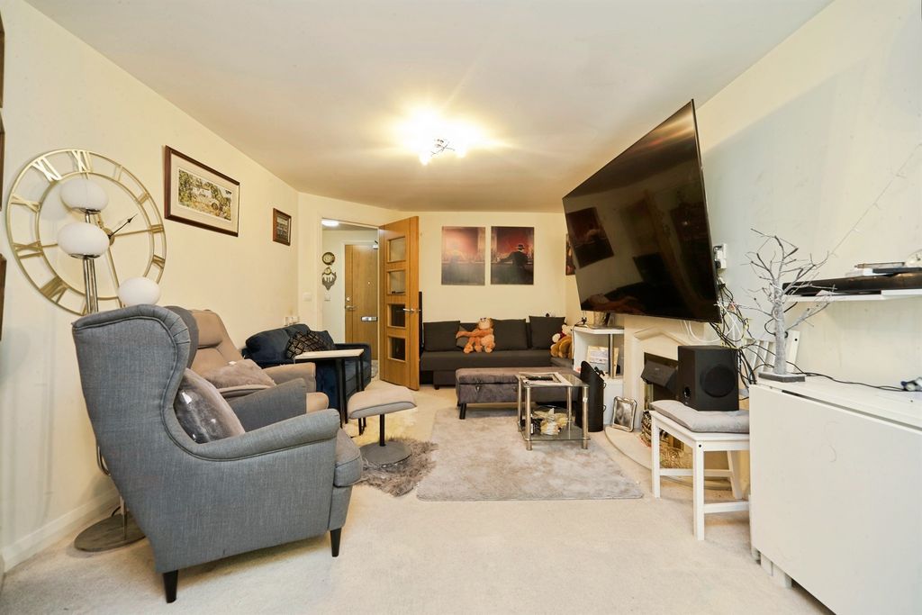 Property photo 3 of 13