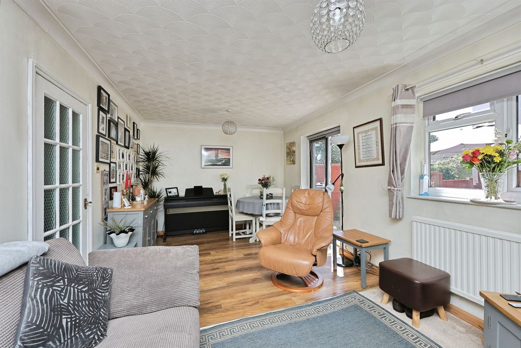 Property photo 2 of 16