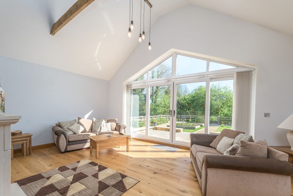 Property photo 3 of 34 Photo 11