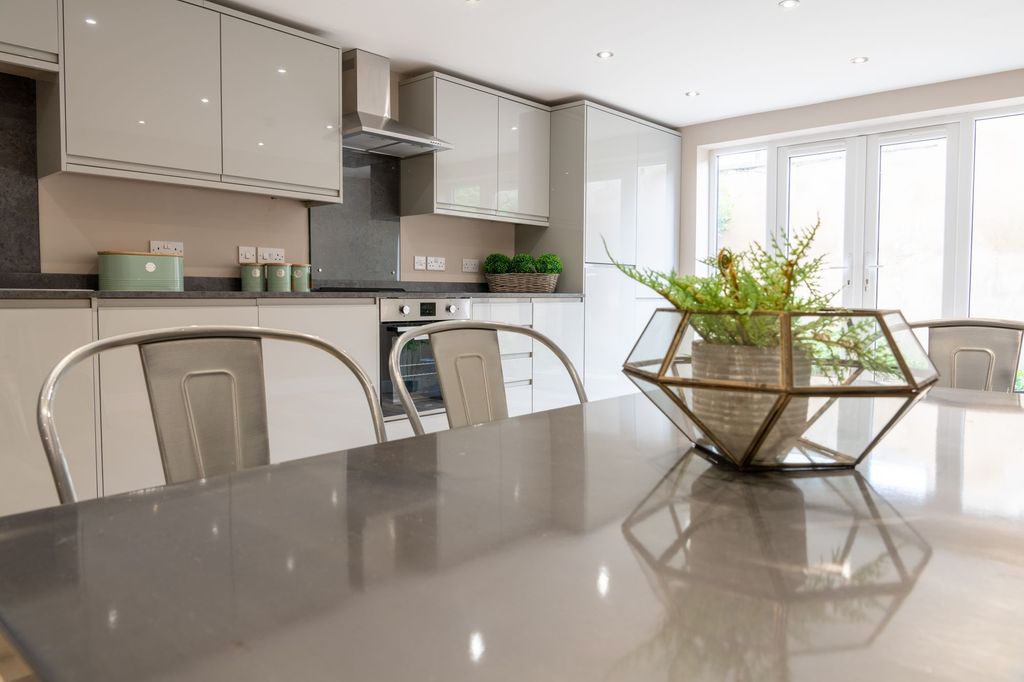 Property photo 2 of 11 Bright, Modern Kitchen With High-Gloss Cabinets, i...