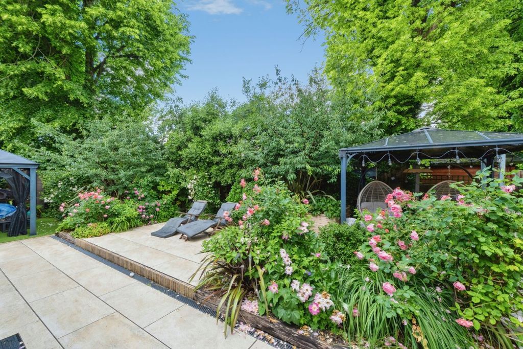 Property photo 3 of 31