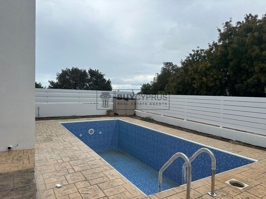 Property photo 3 of 35