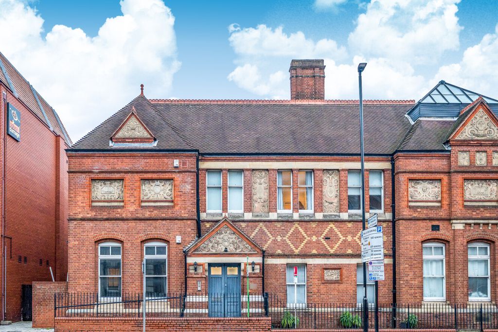 Property photo 2 of 18 1399773-19-6967Db...