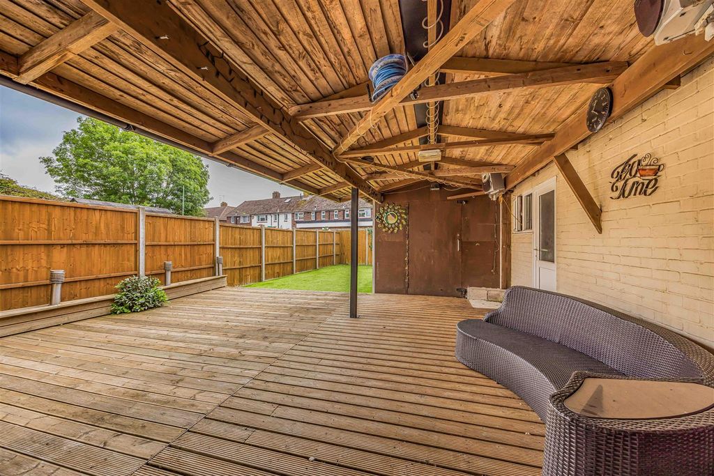 Property photo 3 of 17 Park House Farm Way, Havant-Small-Porticomarketing