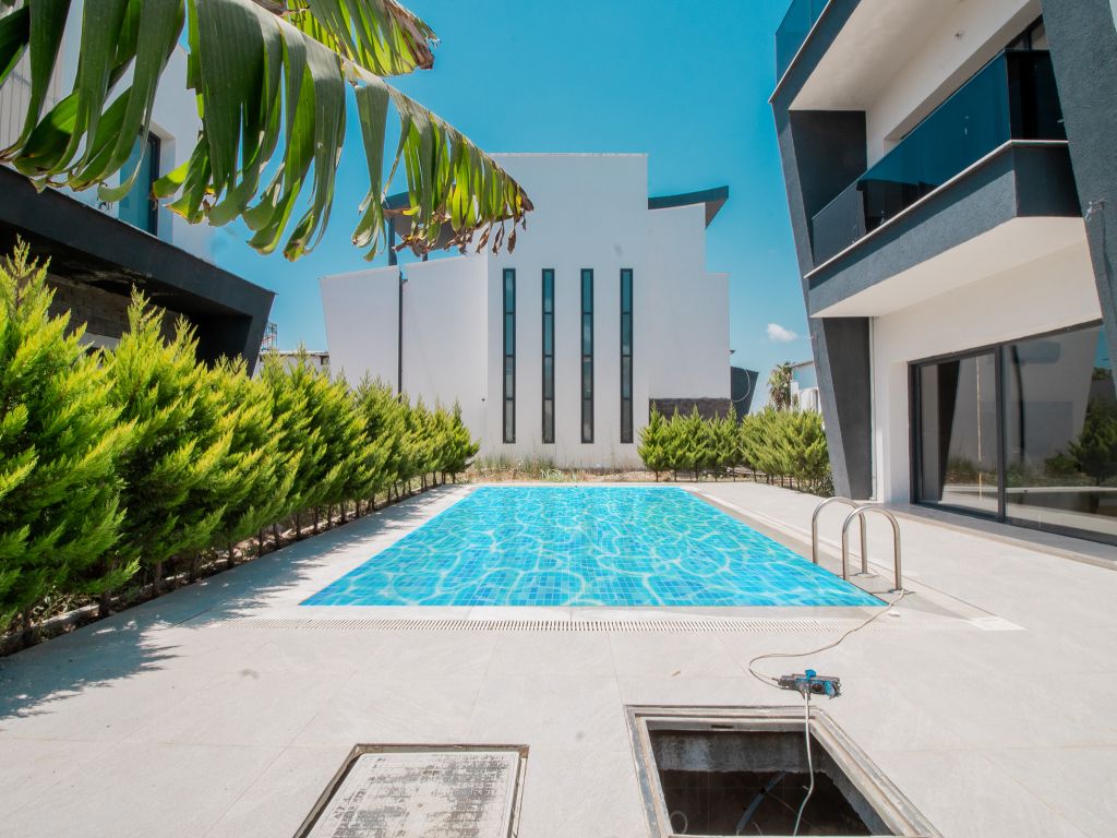 Property photo 3 of 25 Outstanding Villa For Sale In Antalya - Large Sunbathing Terrace