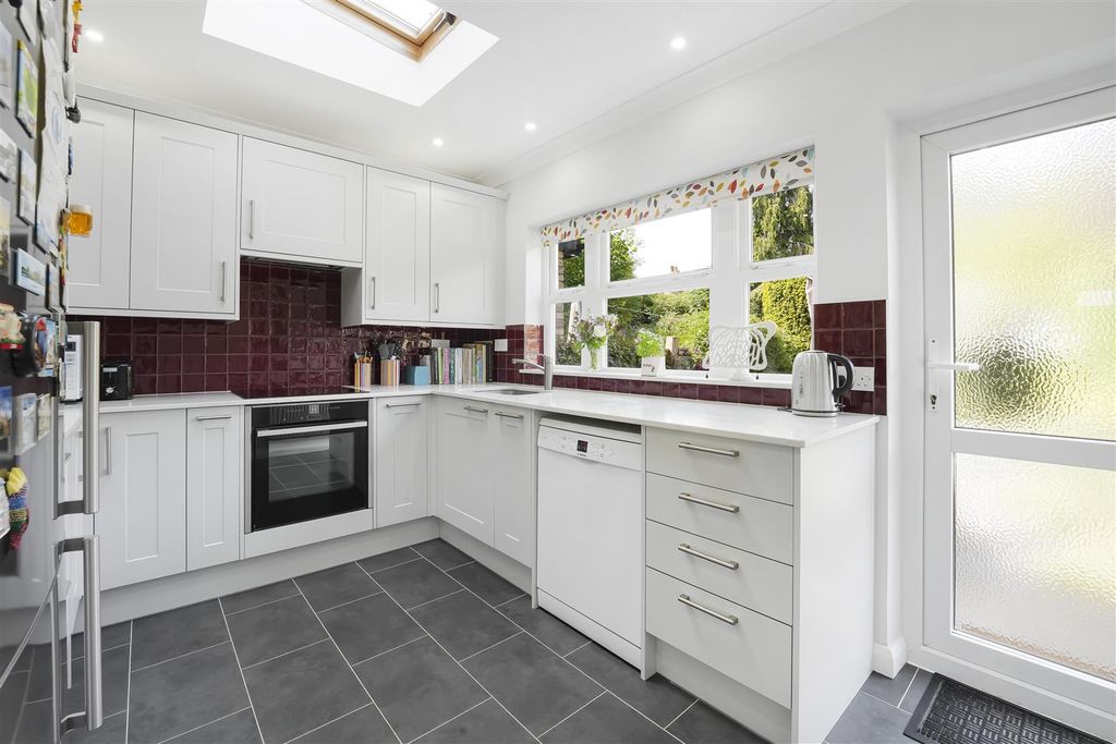 Property photo 1 of 11 Kitchen