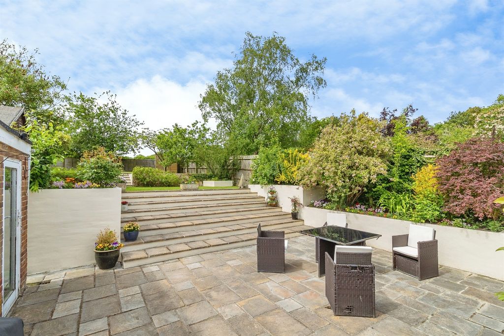 Property photo 3 of 27