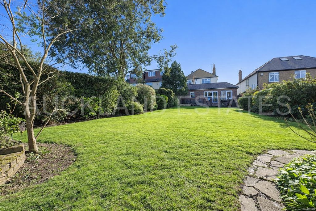 Property photo 2 of 28 Image00005