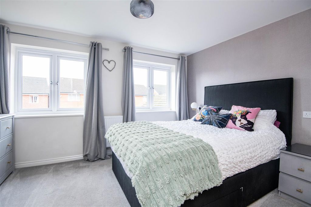 Property photo 3 of 22 Master Bedroom