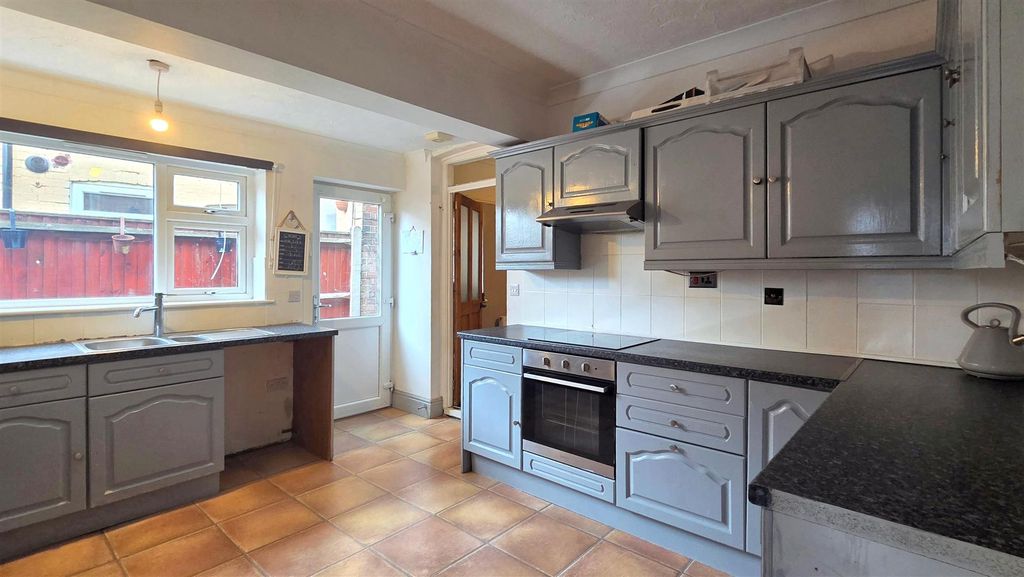 Property photo 3 of 12 Kitchen