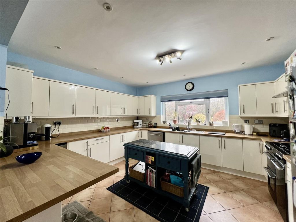 Property photo 3 of 41 Kitchen