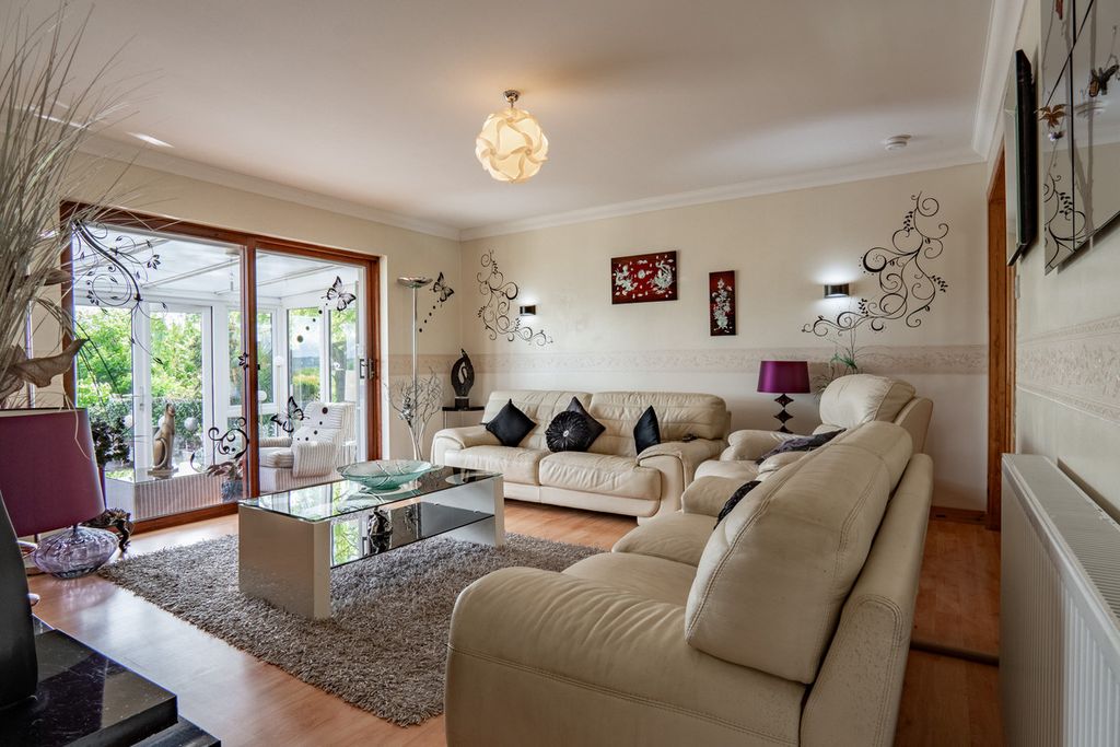 Property photo 2 of 33