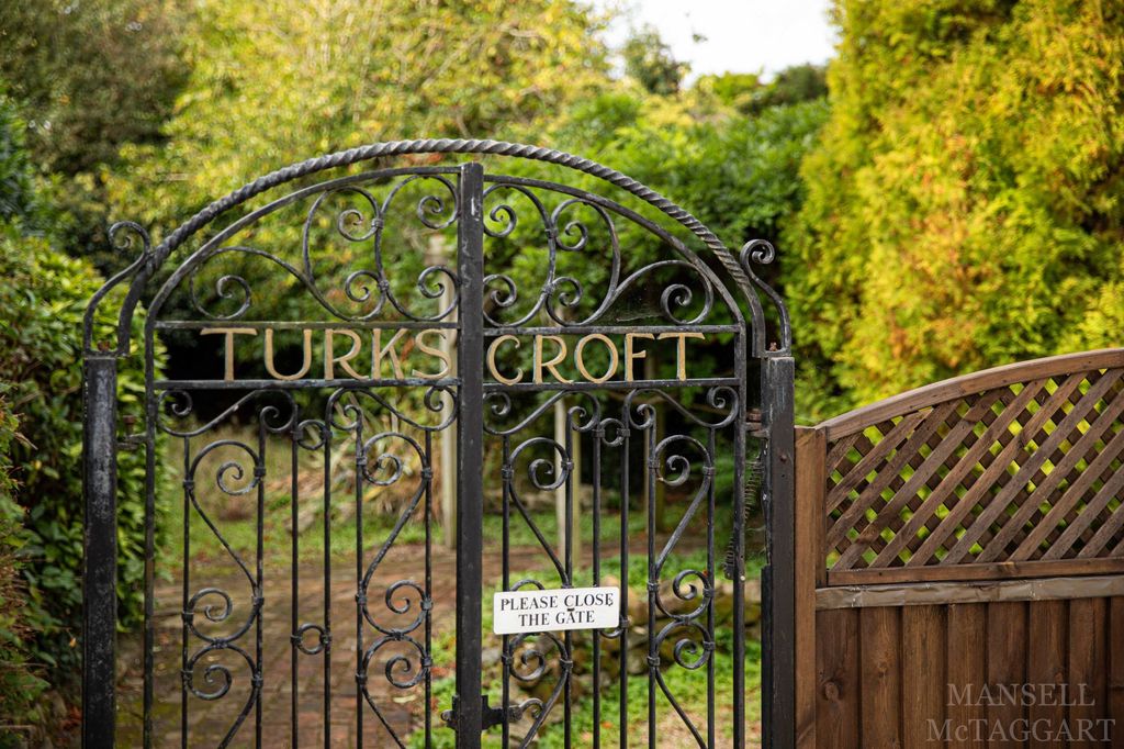 Property photo 2 of 21