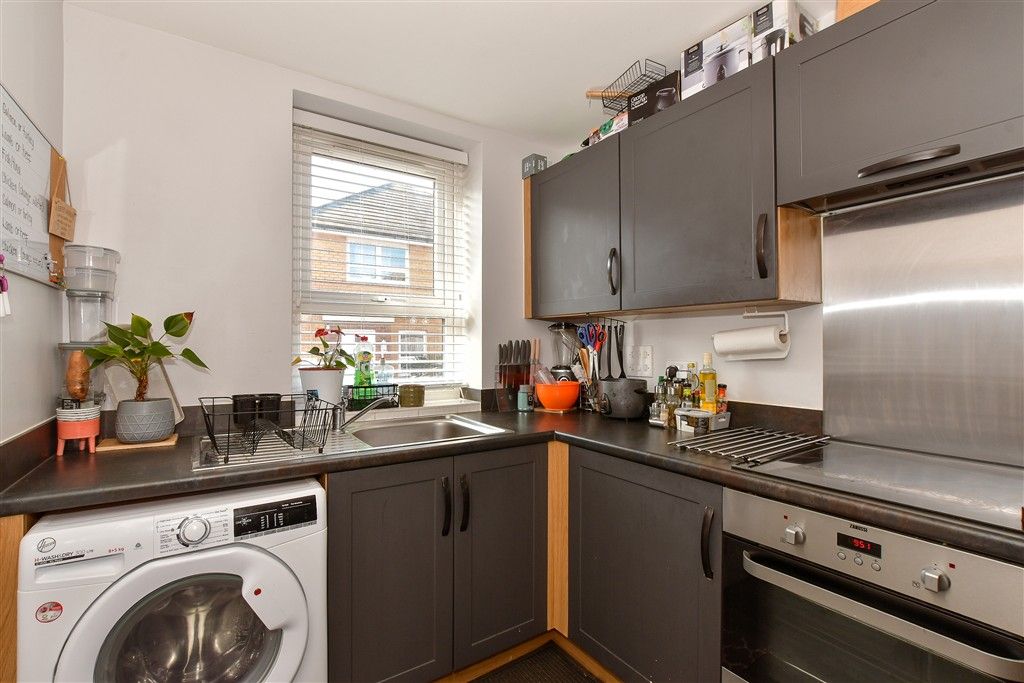 Property photo 2 of 9 Kitchen