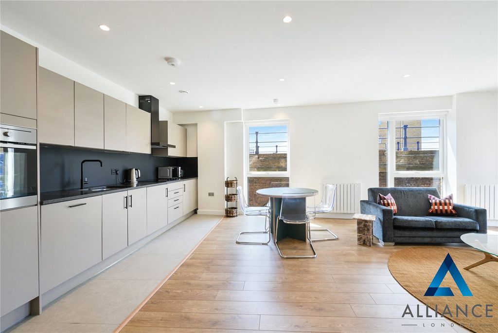 Property photo 3 of 16 Picture No. 02