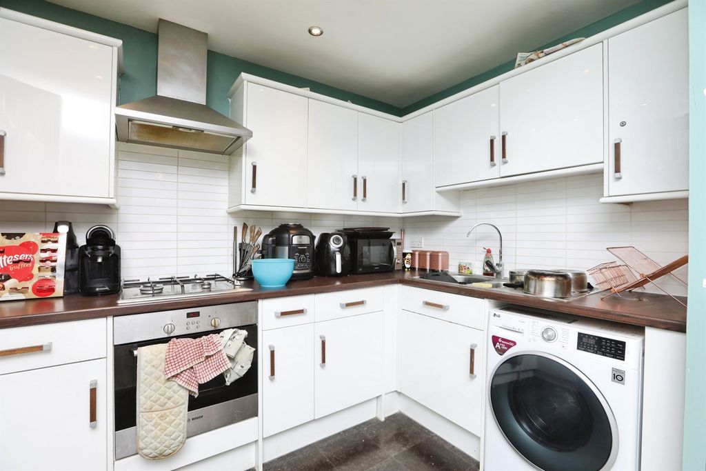 Property photo 3 of 10