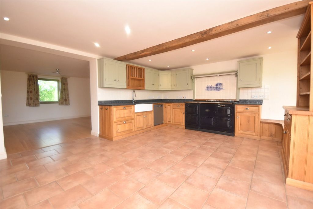 Property photo 2 of 23 Picture No. 14