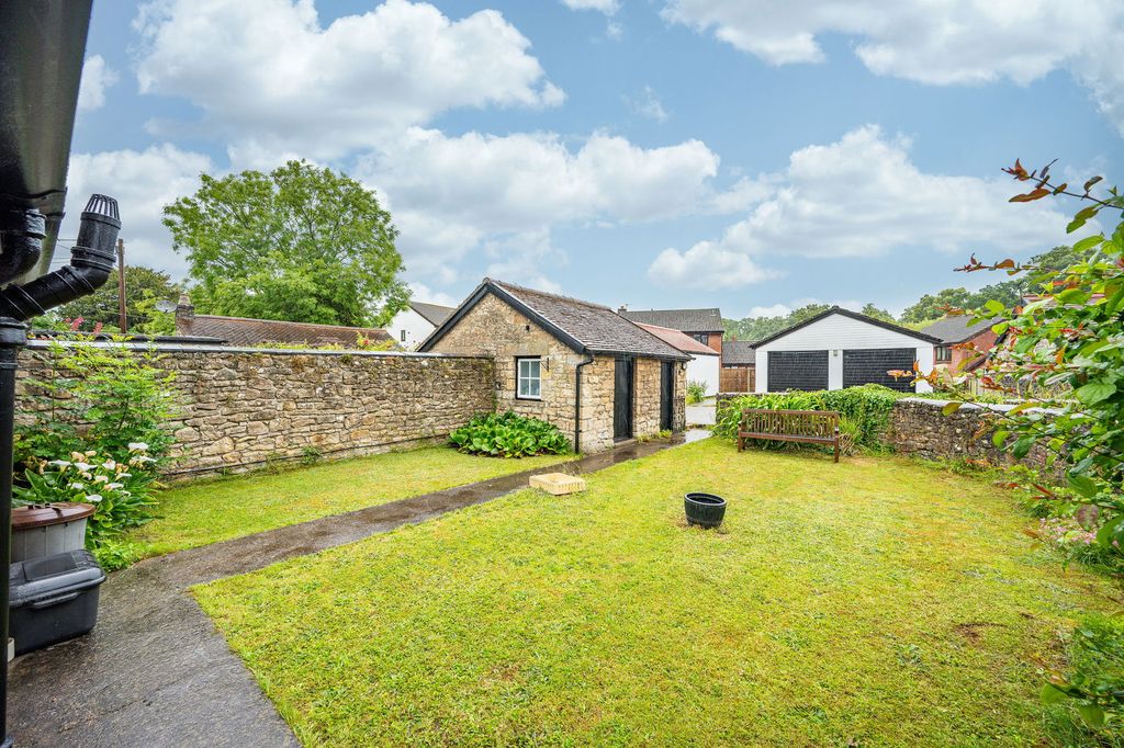 Property photo 2 of 23