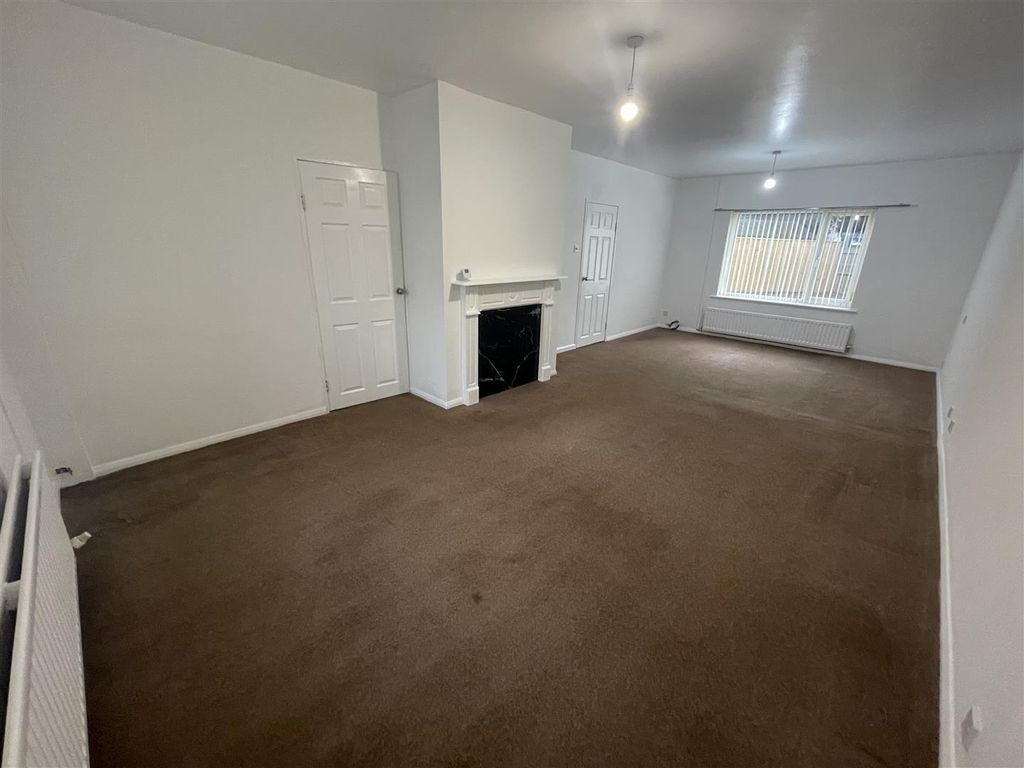 Property photo 2 of 16 15 Oval 4.Jpg