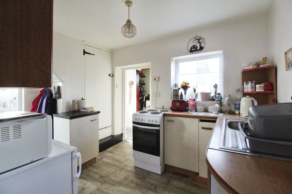 Property photo 2 of 20 Kitchen