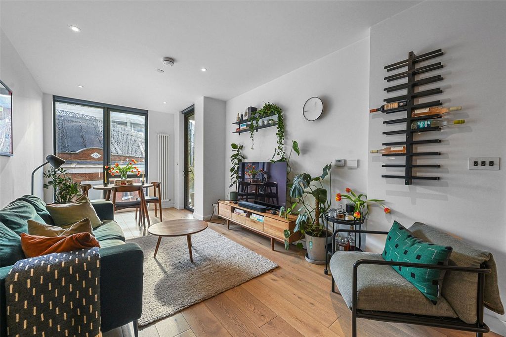 Property photo 1 of 20 Reception Room