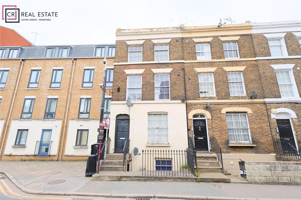 Property photo 1 of 8 External