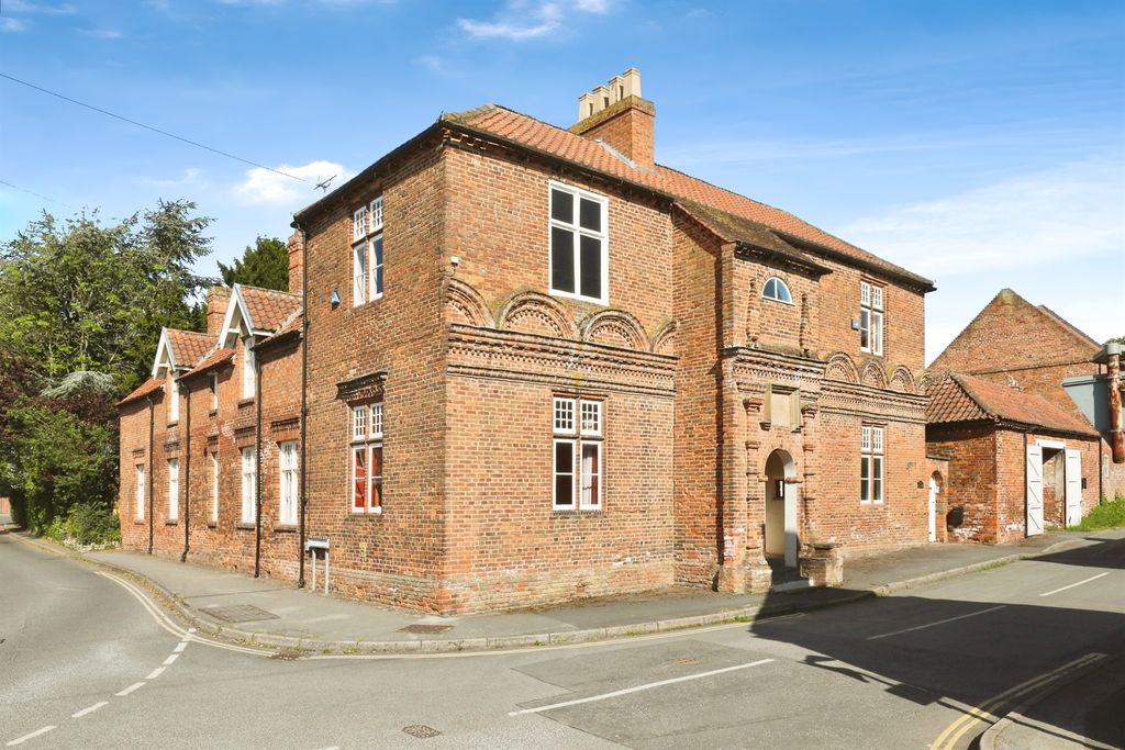 Property photo 1 of 17