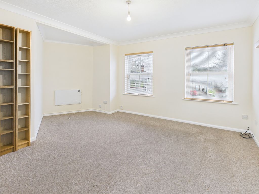 Property photo 3 of 10 Cam02519G0-Pr0356-Still003