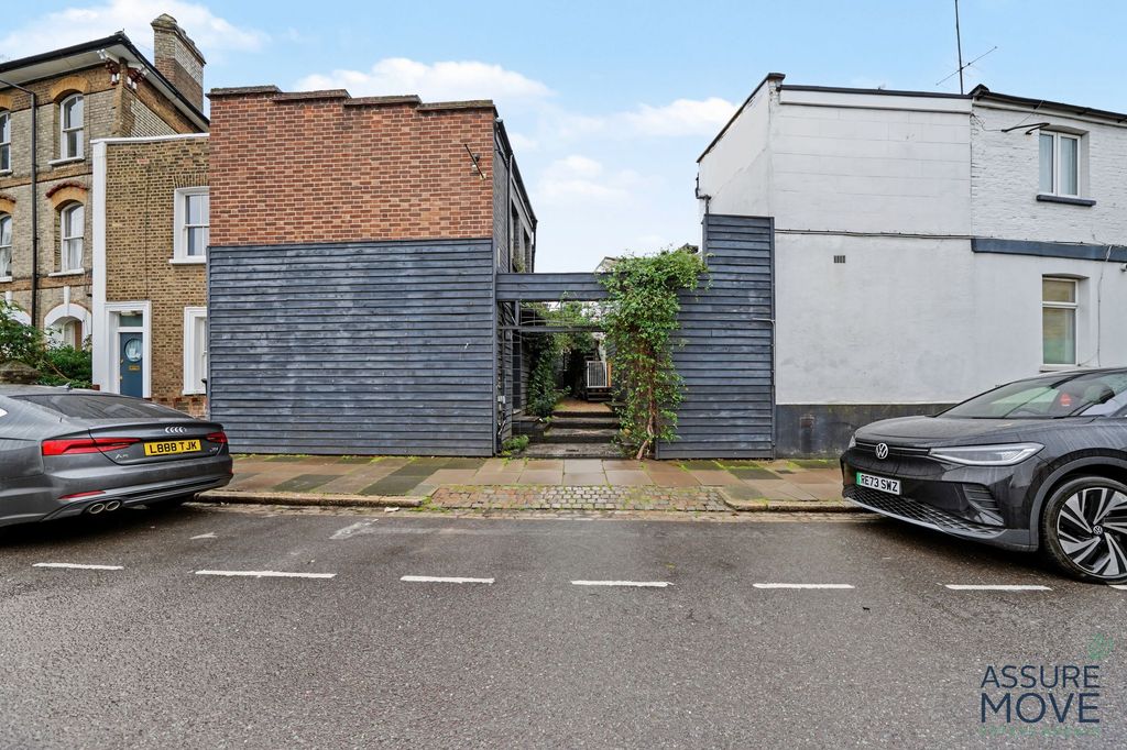 Property photo 1 of 11