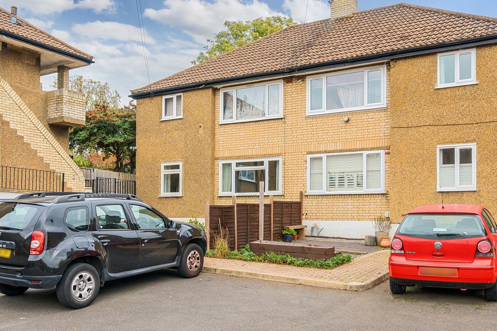 Property photo 1 of 18 1361041-1-68F24Fd...