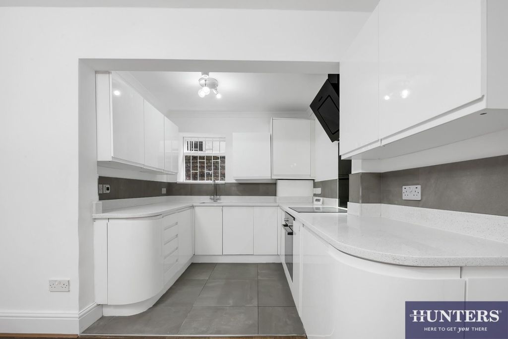 Property photo 2 of 9 Kitchen