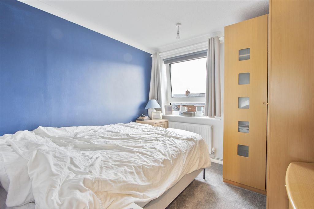 Additional image 5 of 2 bed flat for saleNewbold Back Lane, Brockwell, Chesterfield S40