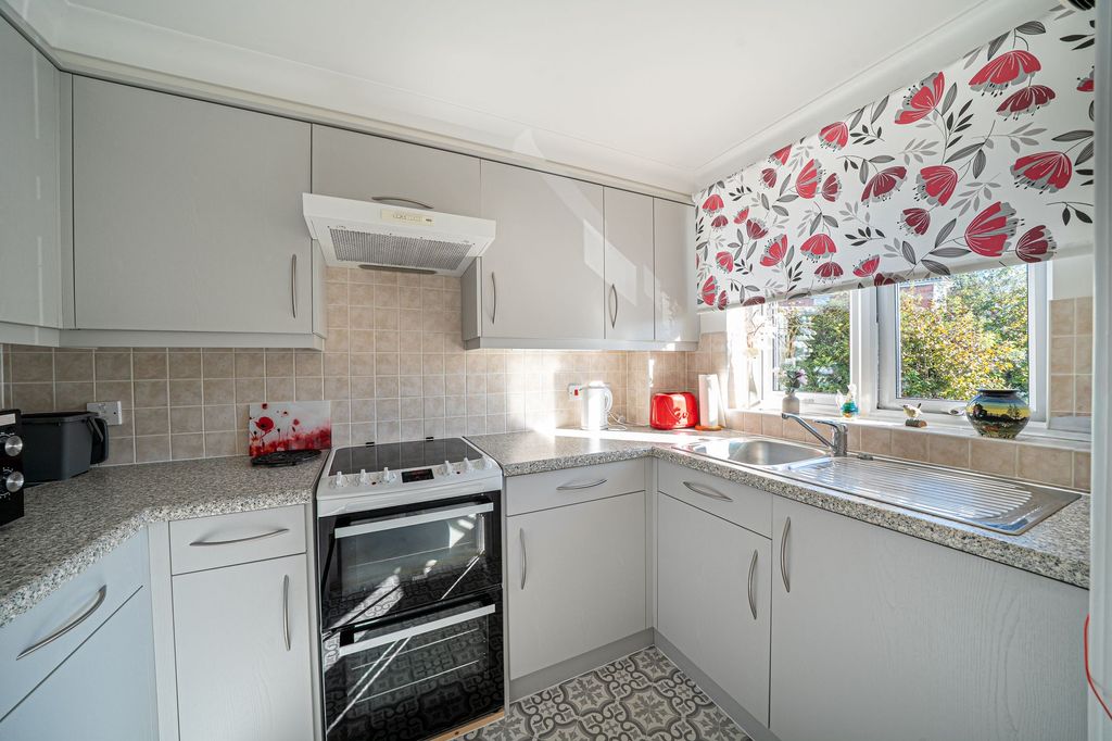 Property photo 3 of 19 Kitchen