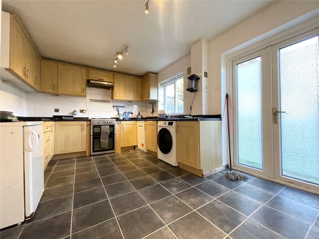 Property photo 2 of 8 Kitchen