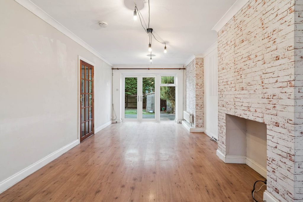 Property photo 2 of 25