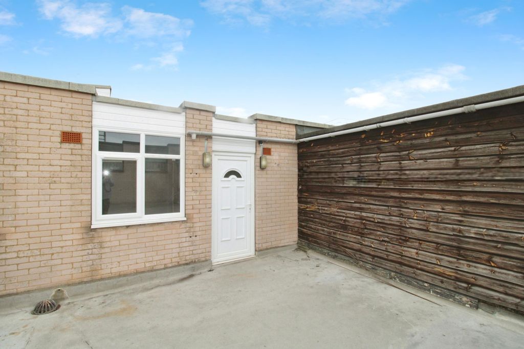 Property photo 1 of 9 Front