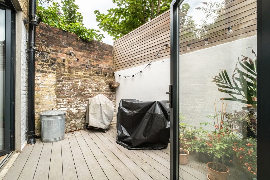 Property photo 2 of 25